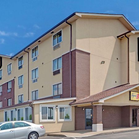 Super 8 By Wyndham Nashville/ Dntn/ Opryland Area Εξωτερικό φωτογραφία