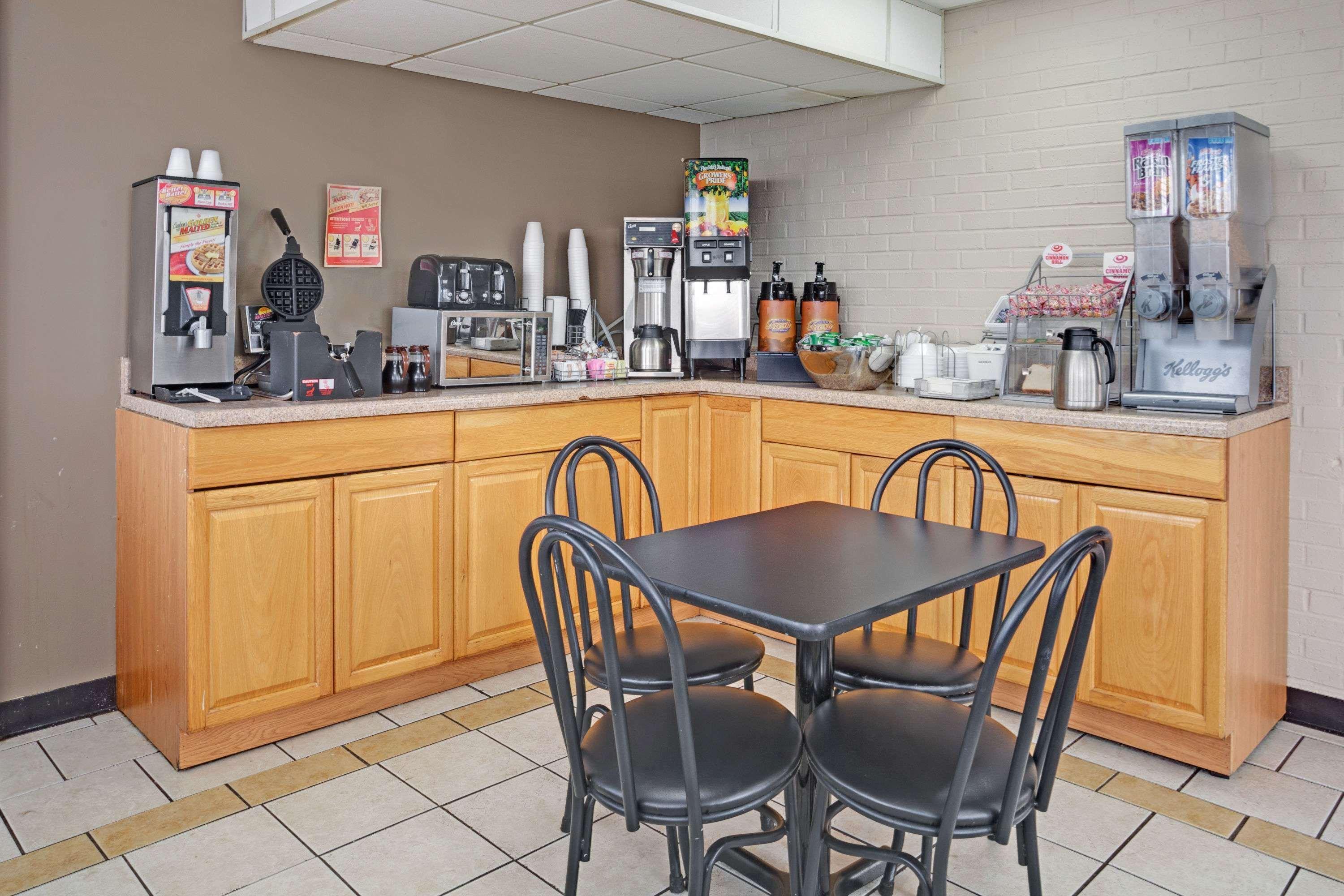 Super 8 By Wyndham Nashville/ Dntn/ Opryland Area Εξωτερικό φωτογραφία