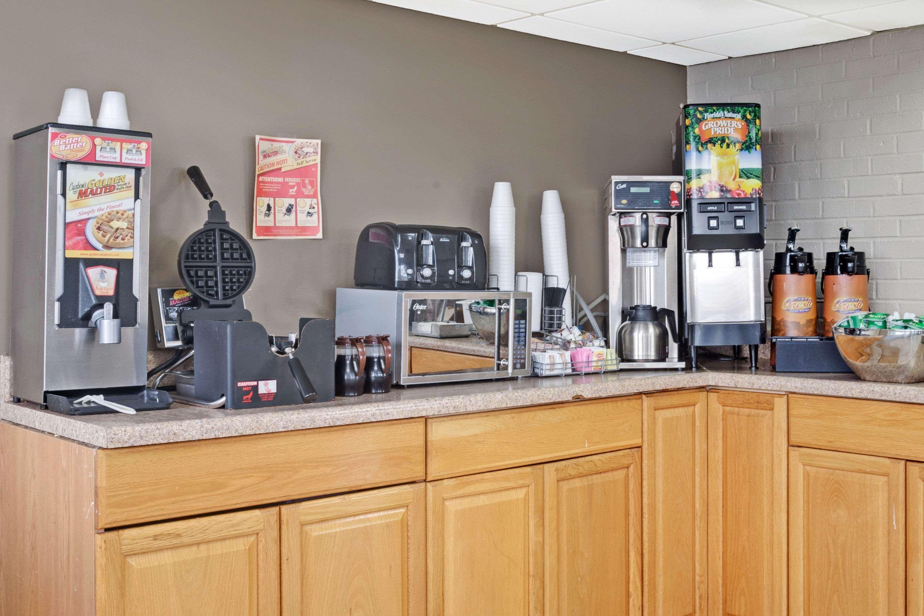 Super 8 By Wyndham Nashville/ Dntn/ Opryland Area Εξωτερικό φωτογραφία