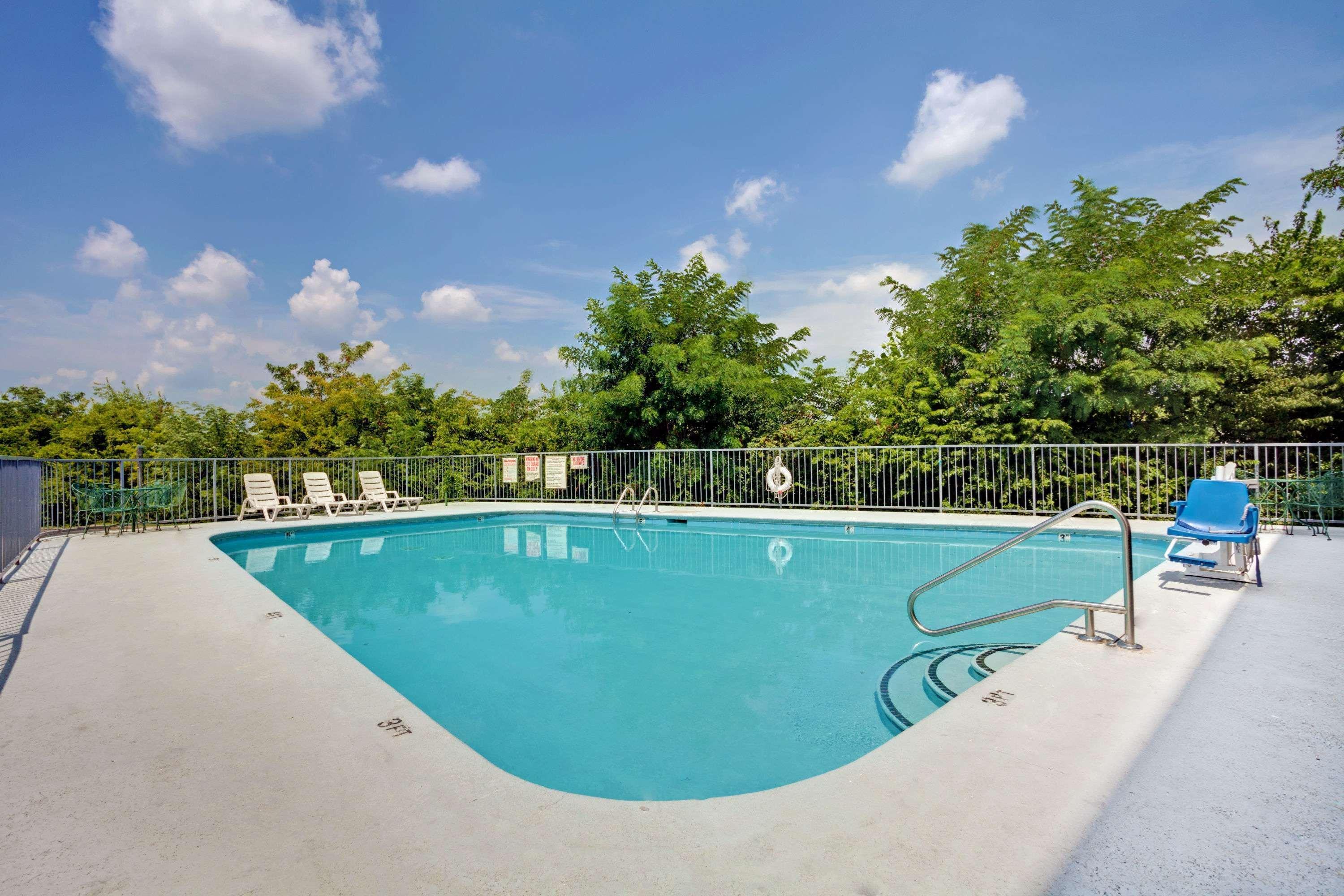 Super 8 By Wyndham Nashville/ Dntn/ Opryland Area Εξωτερικό φωτογραφία
