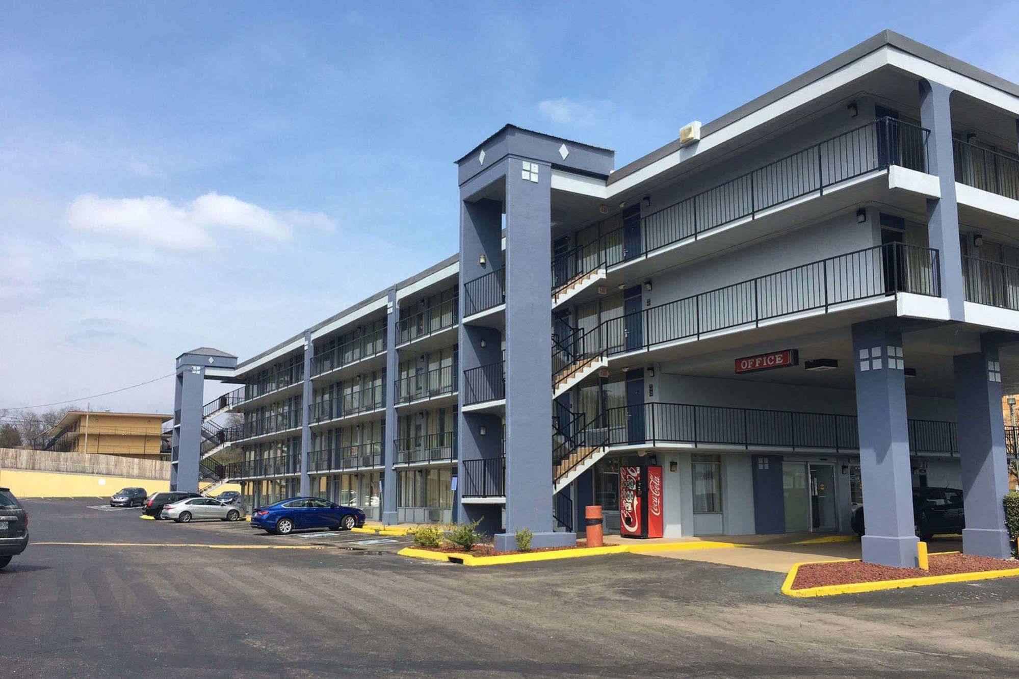 Super 8 By Wyndham Nashville/ Dntn/ Opryland Area Εξωτερικό φωτογραφία