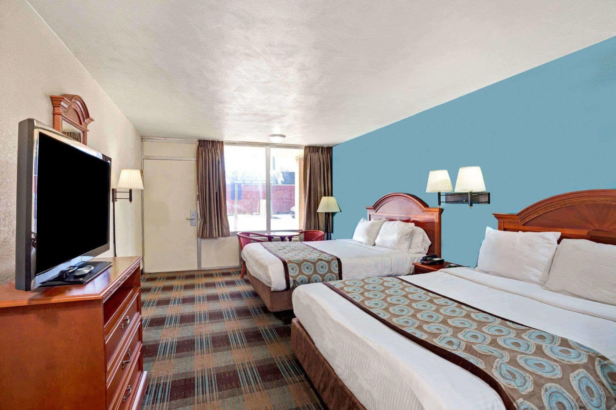 Super 8 By Wyndham Nashville/ Dntn/ Opryland Area Εξωτερικό φωτογραφία