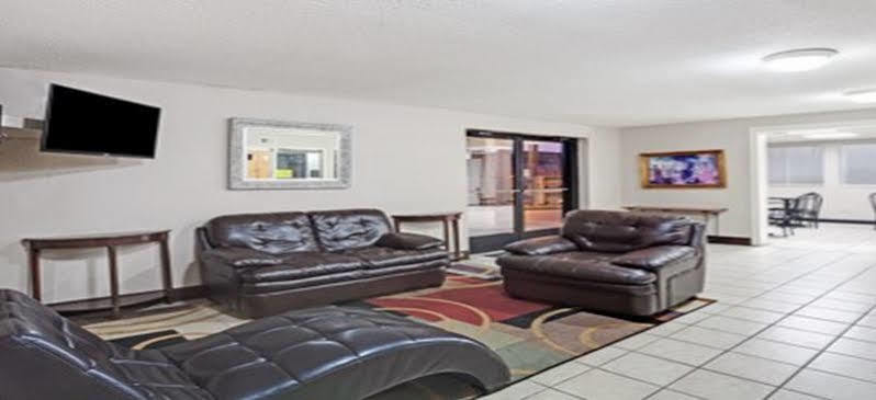 Super 8 By Wyndham Nashville/ Dntn/ Opryland Area Εξωτερικό φωτογραφία